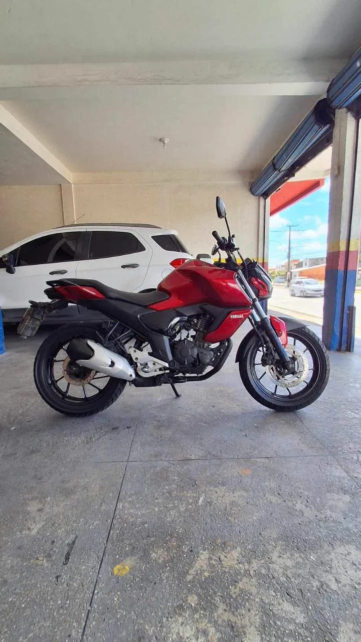 YAMAHA FZ 15 FAZER ABS LATERAL DIREITA 